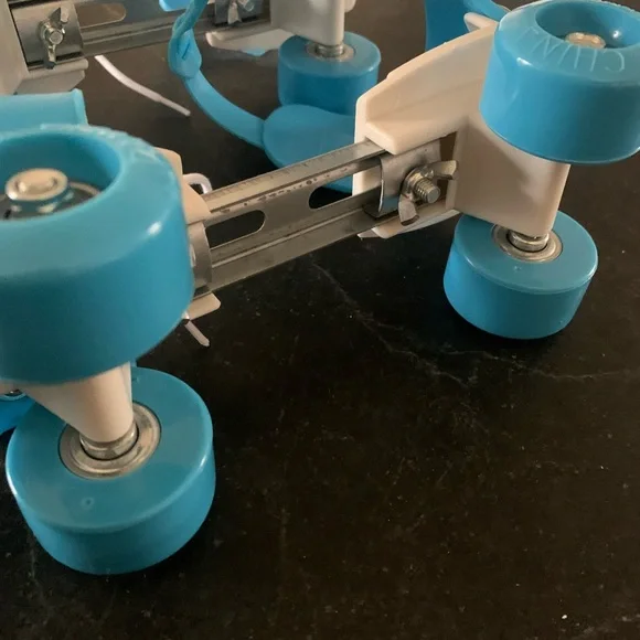 LINDBES | Child Size Adjustable Double Row Skates - Picture 2 of 7